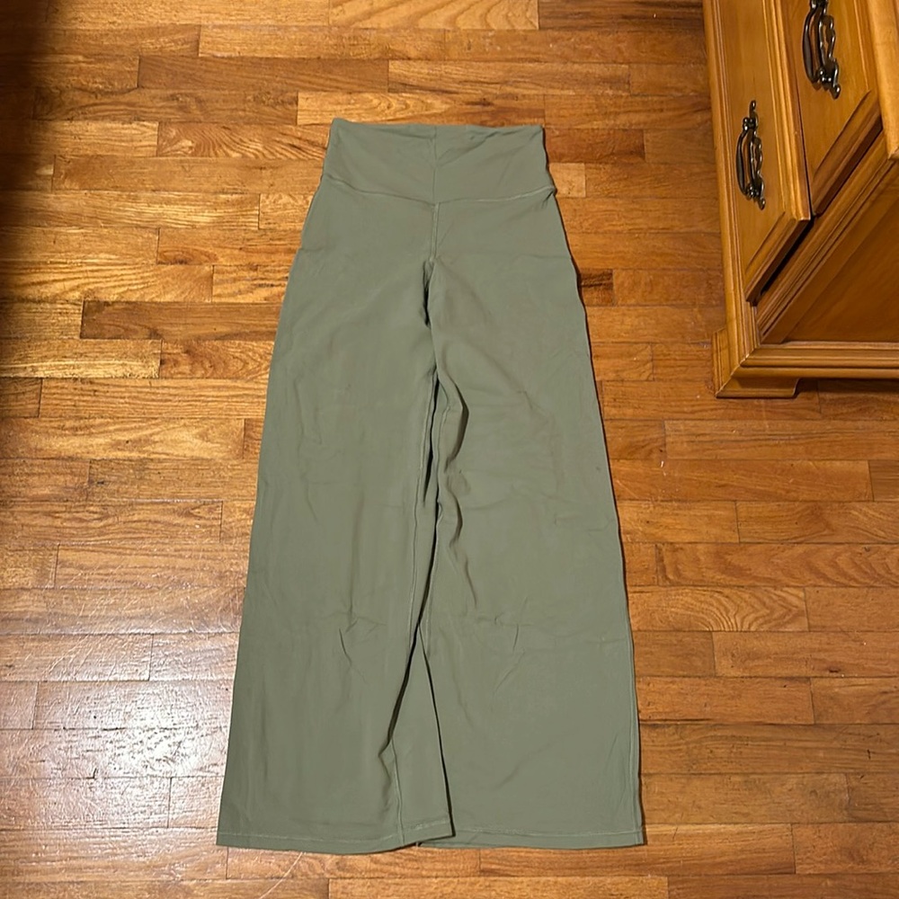 Althleta wide leg small petite flowy legging
